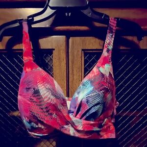 GO Womens Colorful Floral Women's swim top size Medium